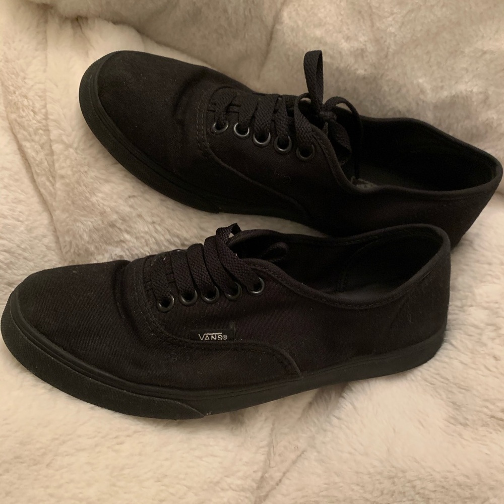 Black lo-pro vans